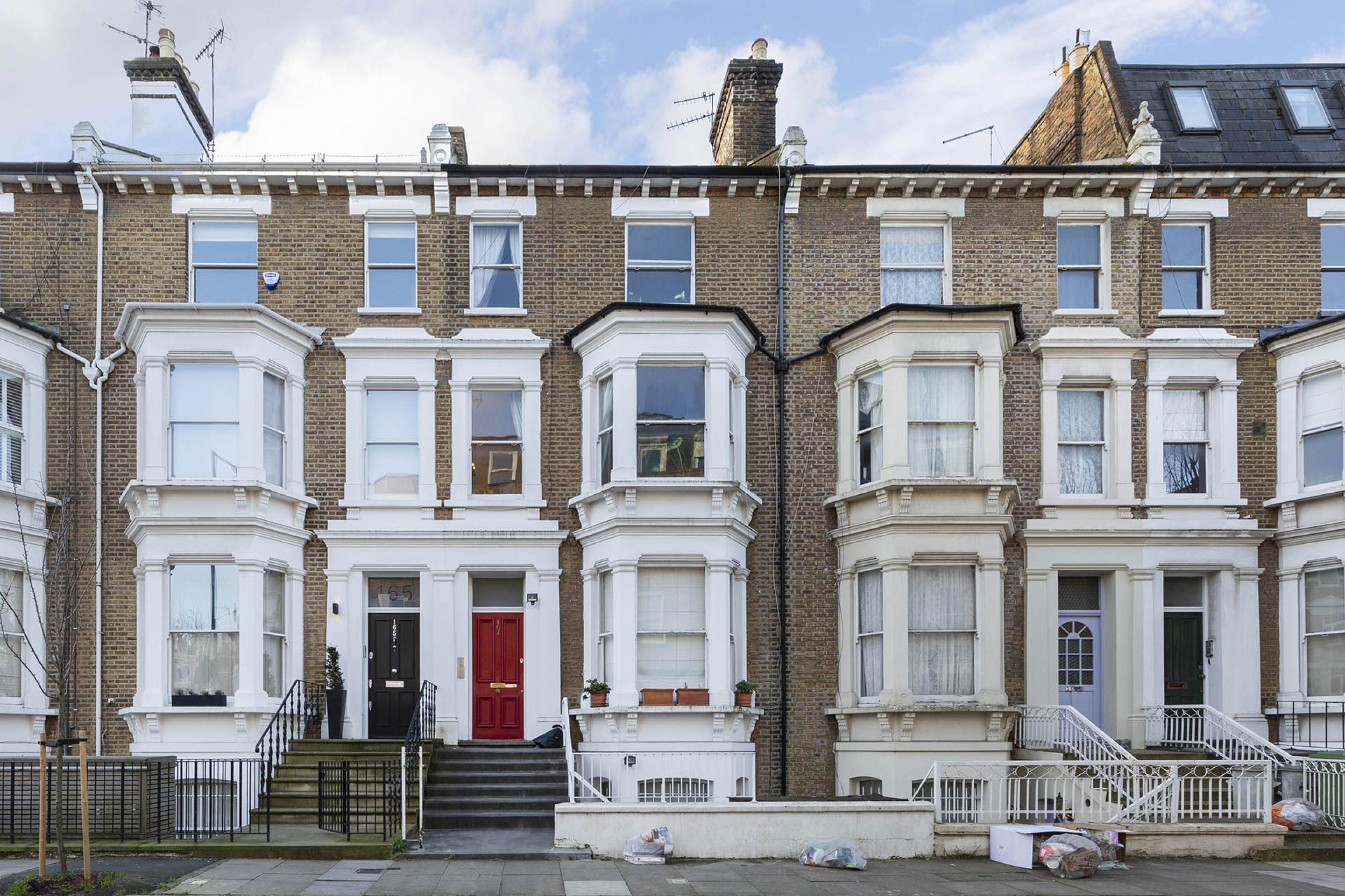 			1 Bedroom, 1 bath, 1 reception Flat			 Blythe Road, KENSINGTON OLYMPIA W14